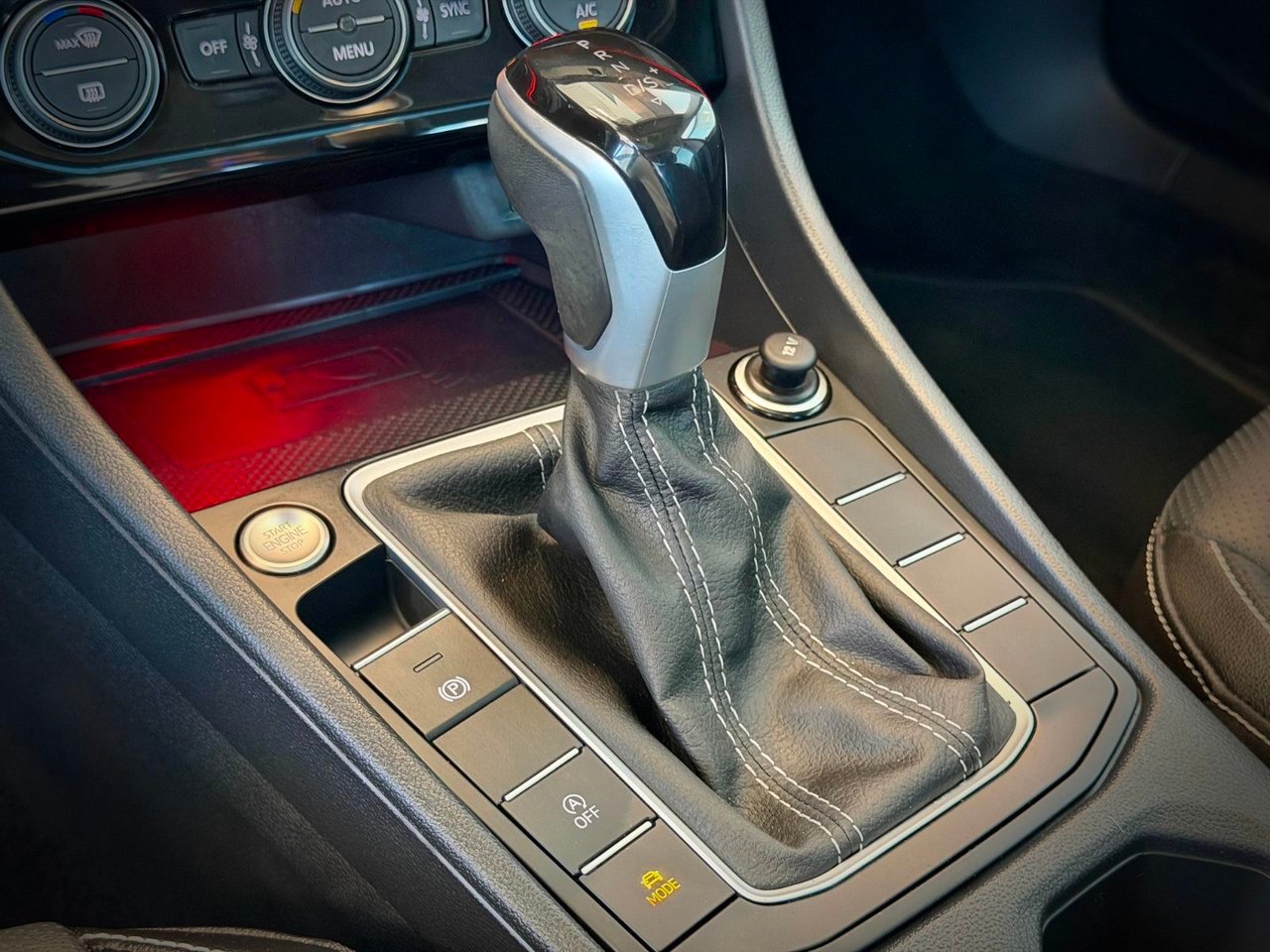 2024 Volkswagen Jetta Red Notre-Dame-des-Prairies - photo #21
