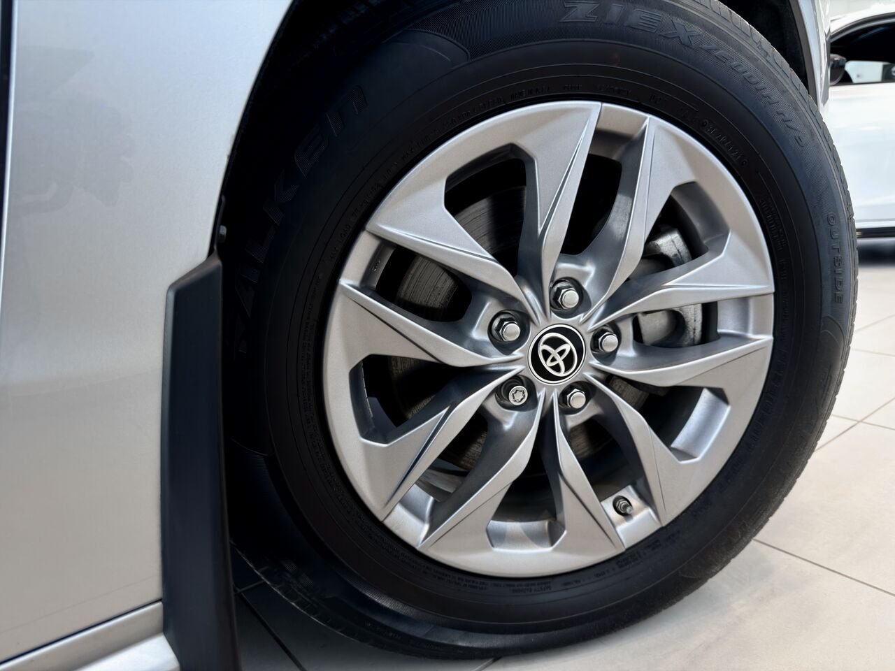 2022 Toyota Sienna Silver Notre-Dame-des-Prairies - photo #13