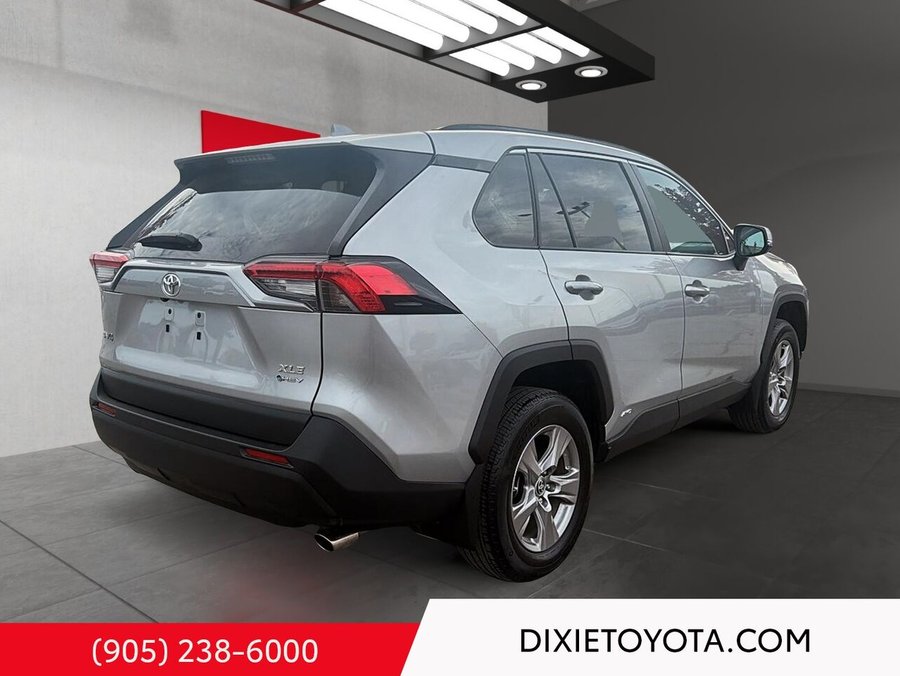2025 Toyota RAV4 Hybrid XLE AWD Silver
