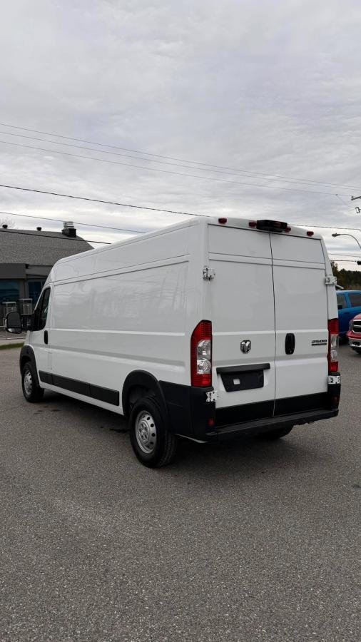 2023 RAM ProMaster Cargo Van White Lac Mégantic - photo #2