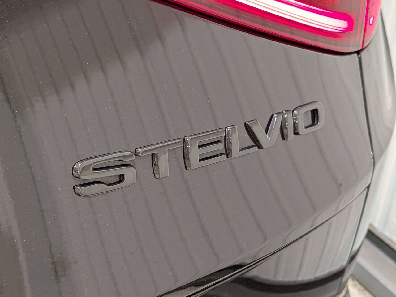 2020 Alfa Romeo Stelvio AWD Black Val-David - photo #38
