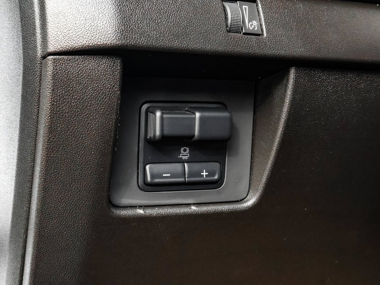 2024 Chevrolet Colorado 4WD Crew Cab Z71 White Sherwood Park - photo #19