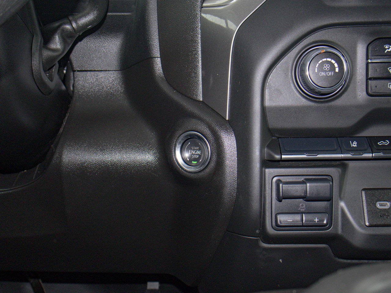 2025 Chevrolet Silverado 2500HD 4WD Crew Cab 159 Work Truck White Sherwood Park - photo #24