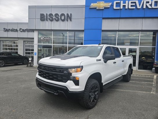 2026 Chevrolet Silverado 1500 Custom Trail Boss cabine multiplace 4RM 157 po Summit White