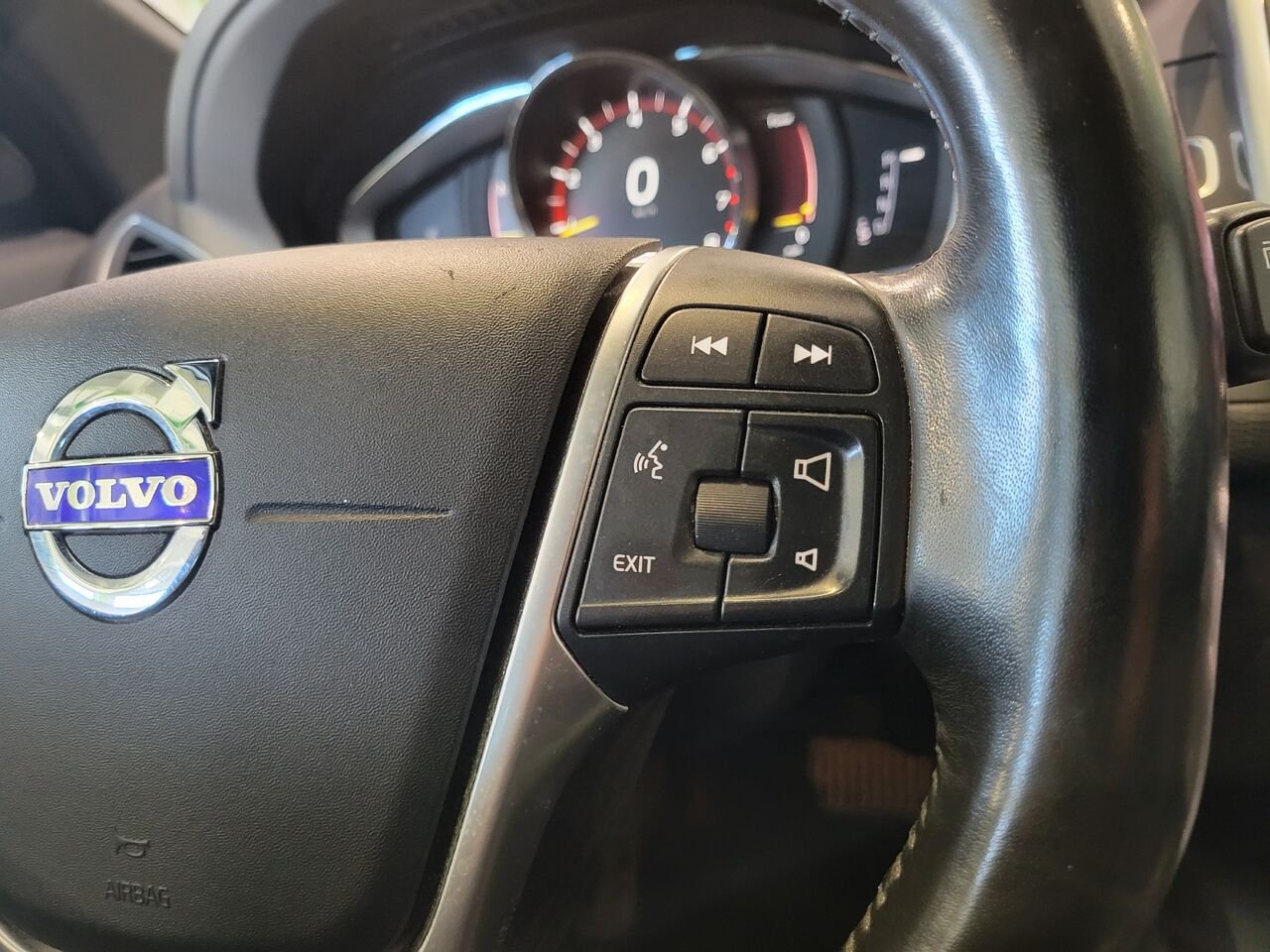 2017 Volvo XC60 Grey  - photo #20