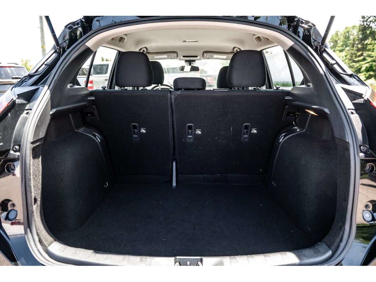 2025 Nissan Kicks Play Silver Sainte-Julienne - photo #8