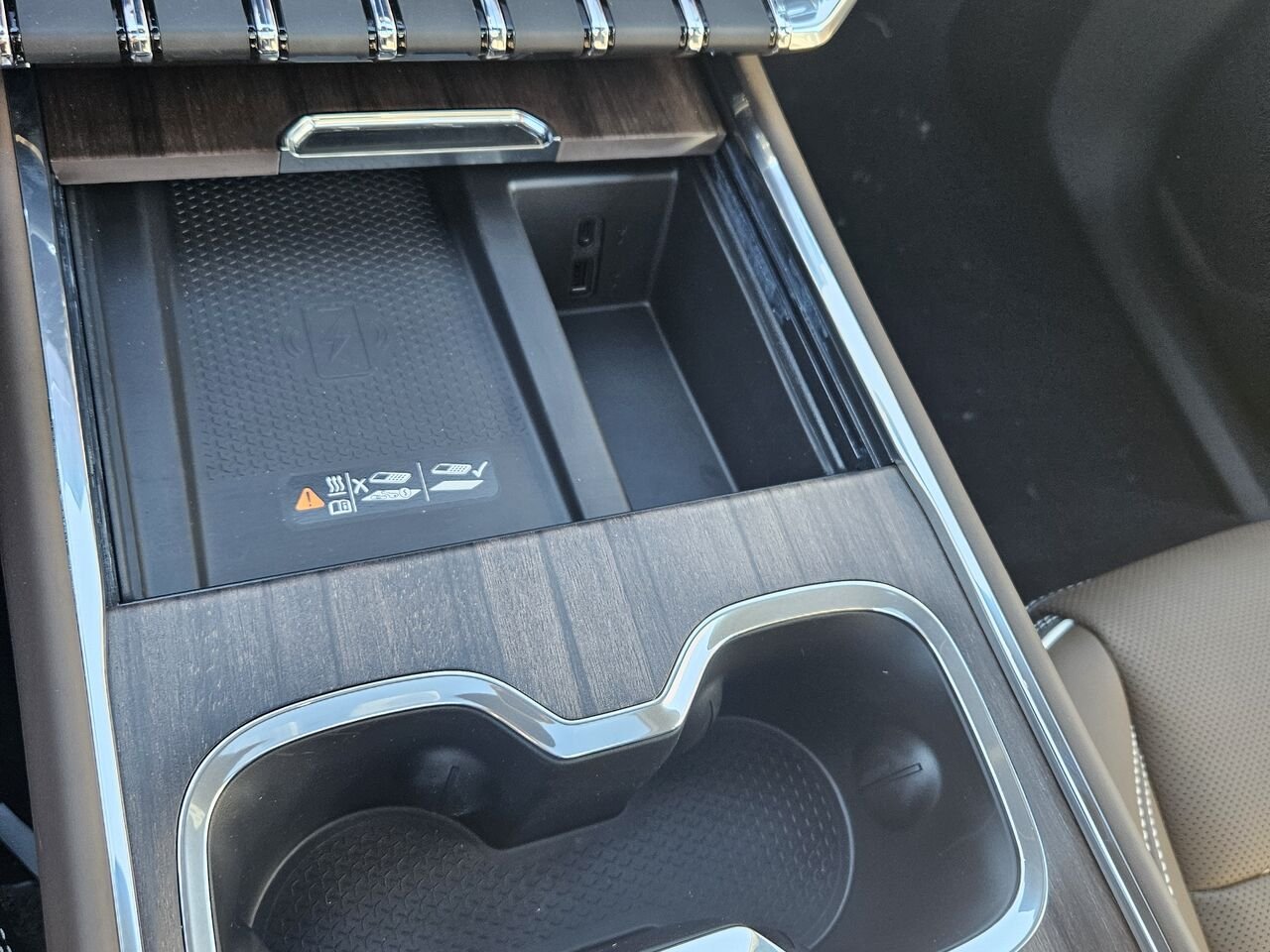 GMC Acadia Denali Ultimate 4 portes TI 2027 Ébène crépuscule métallisé Thetford Mines - photo #10