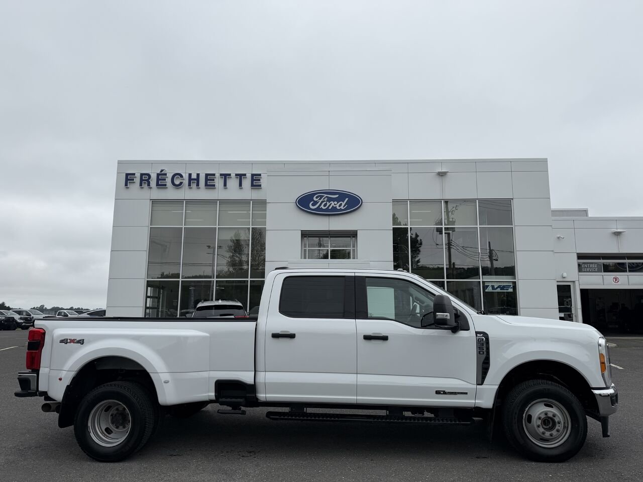 Ford F350 SUPER DUTY 2023 Blanc Montmagny - photo #2