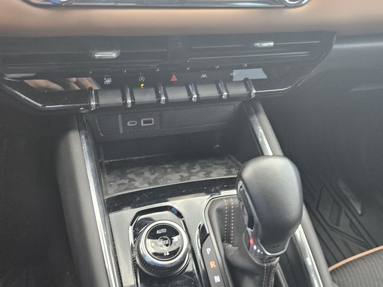 2024 GMC Canyon AT4 cabine multiplace 4RM Grey Thetford Mines - photo #10