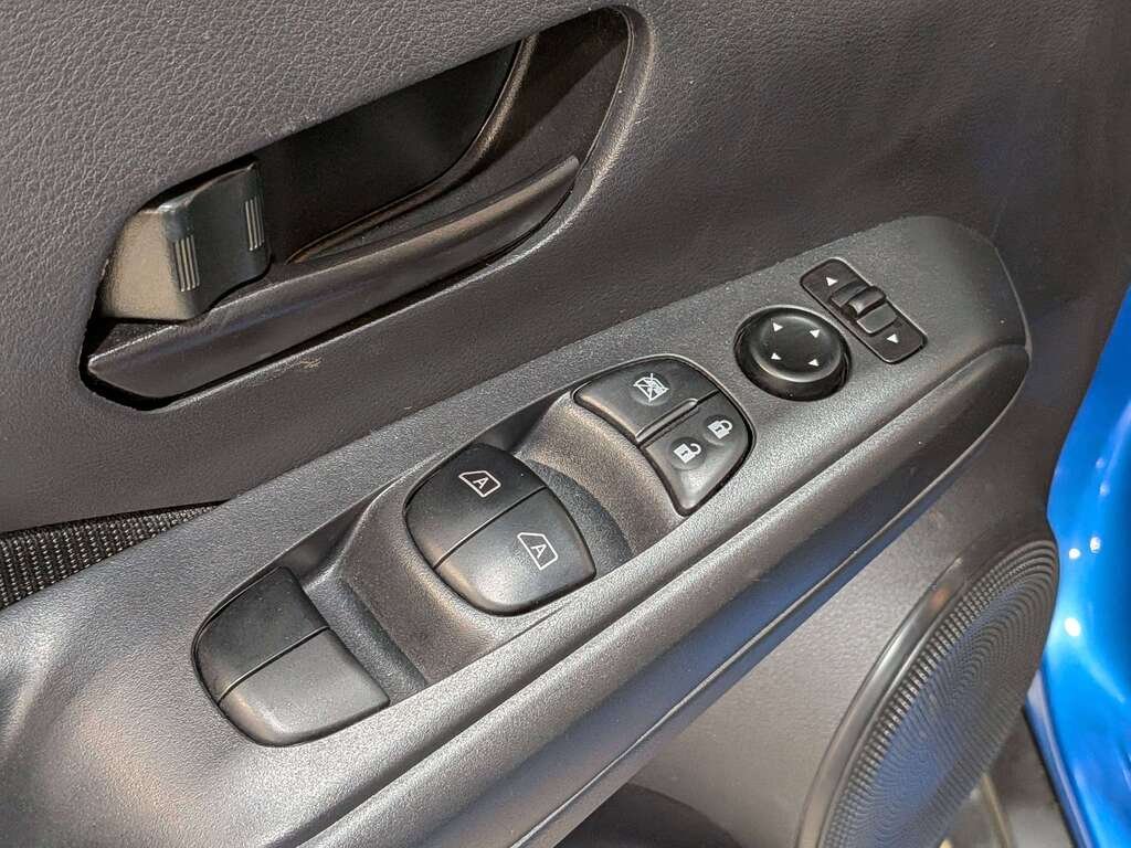 2024 Nissan Kicks S FWD Blue Val-David - photo #31