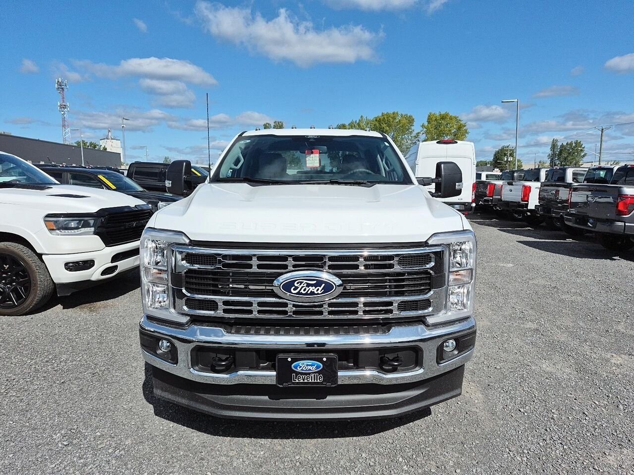 Ford Super Duty F-250 SRW 27014 | XLT 2027 Blanc Oxford Saint-Jérôme - photo #1