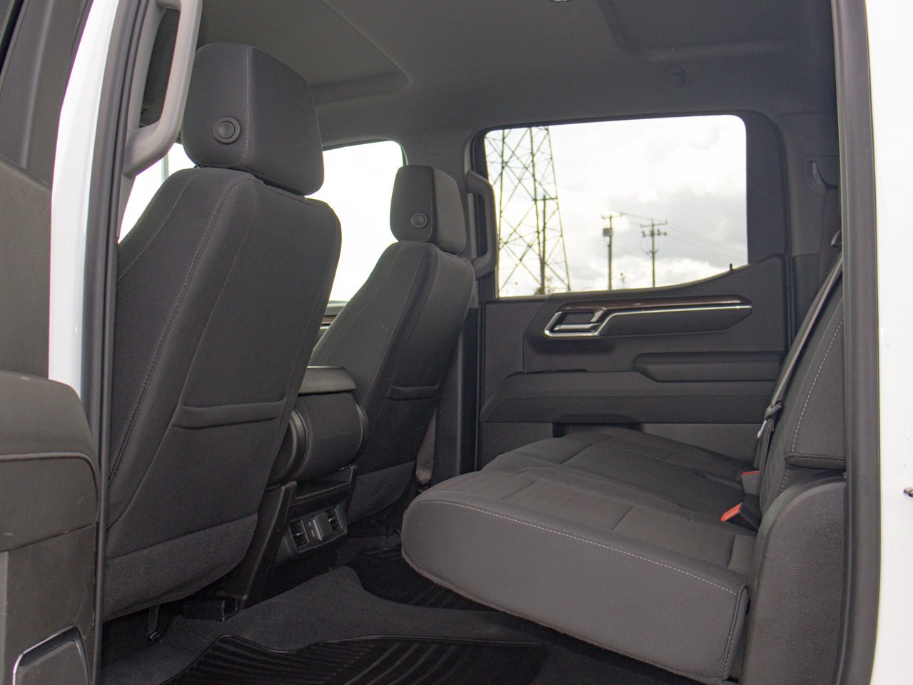 2025 Chevrolet Silverado 1500 4WD Crew Cab 147 LT White Sherwood Park - photo #30