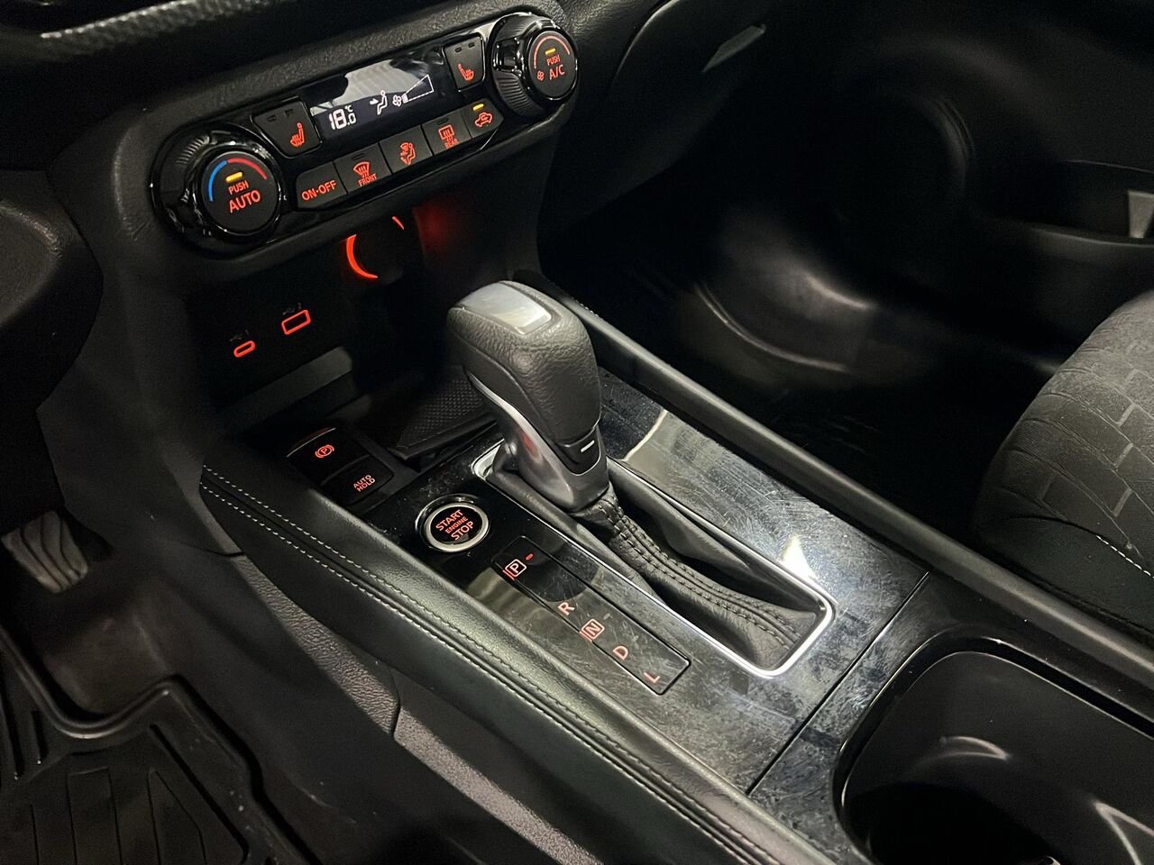 2024 Nissan Kicks SV Blue Québec - photo #14