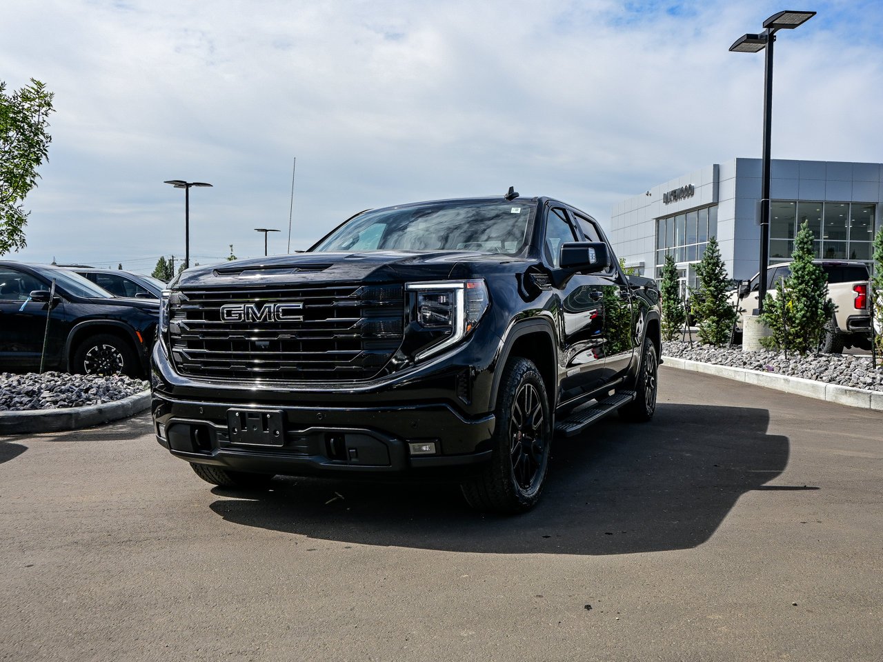 2024 GMC Sierra 1500 4WD Crew Cab 147 Elevation Black Sherwood Park - photo #3
