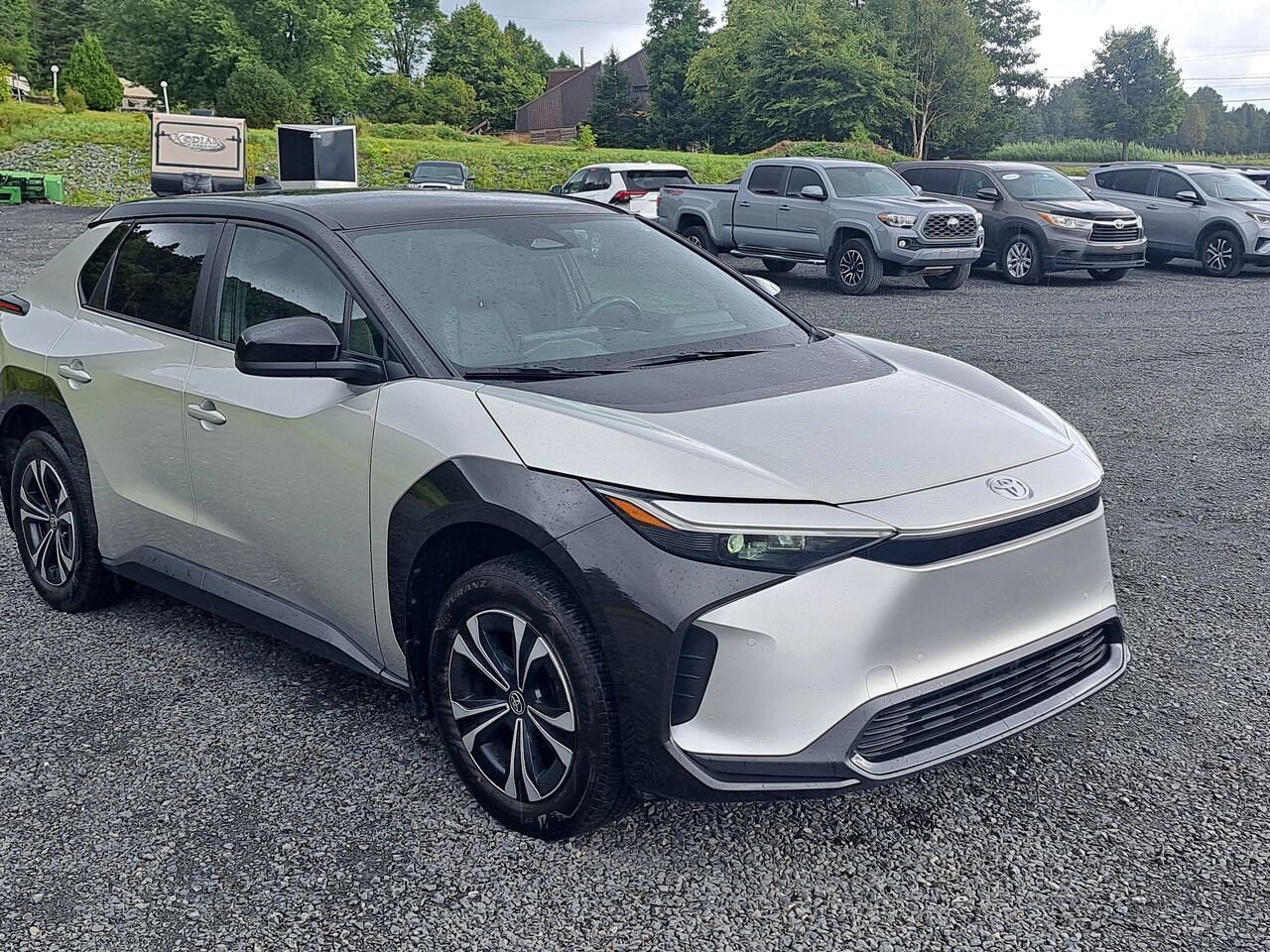 Toyota bZ4X XLE TI 2023 Argent élémentaire avec toit noir Lac-Etchemin - photo #6