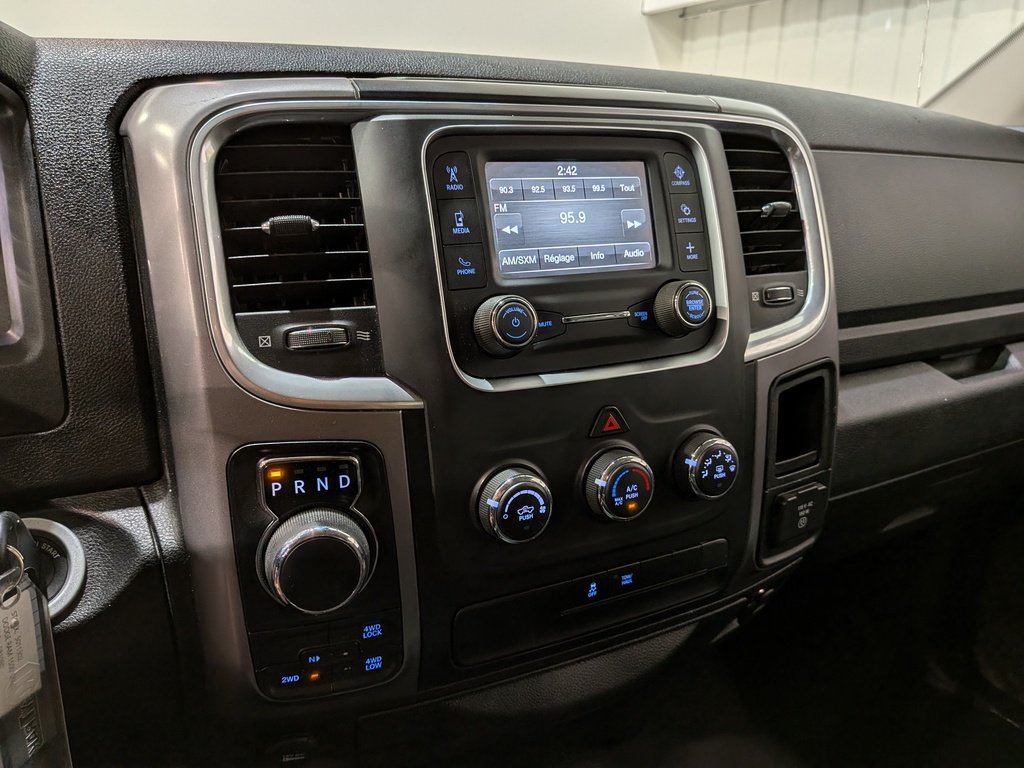 2023 Ram 1500 Classic SLT 4x4 Crew Cab 5'7" Box Grey Val-David - photo #24
