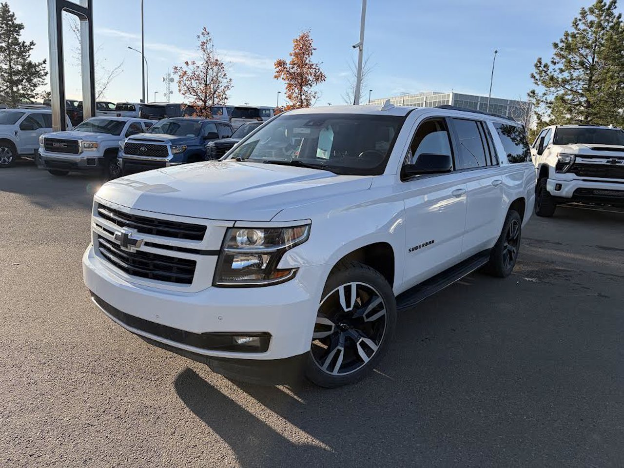 2019 Chevrolet Suburban 4WD 4dr 1500 LT White Sherwood Park - photo #2