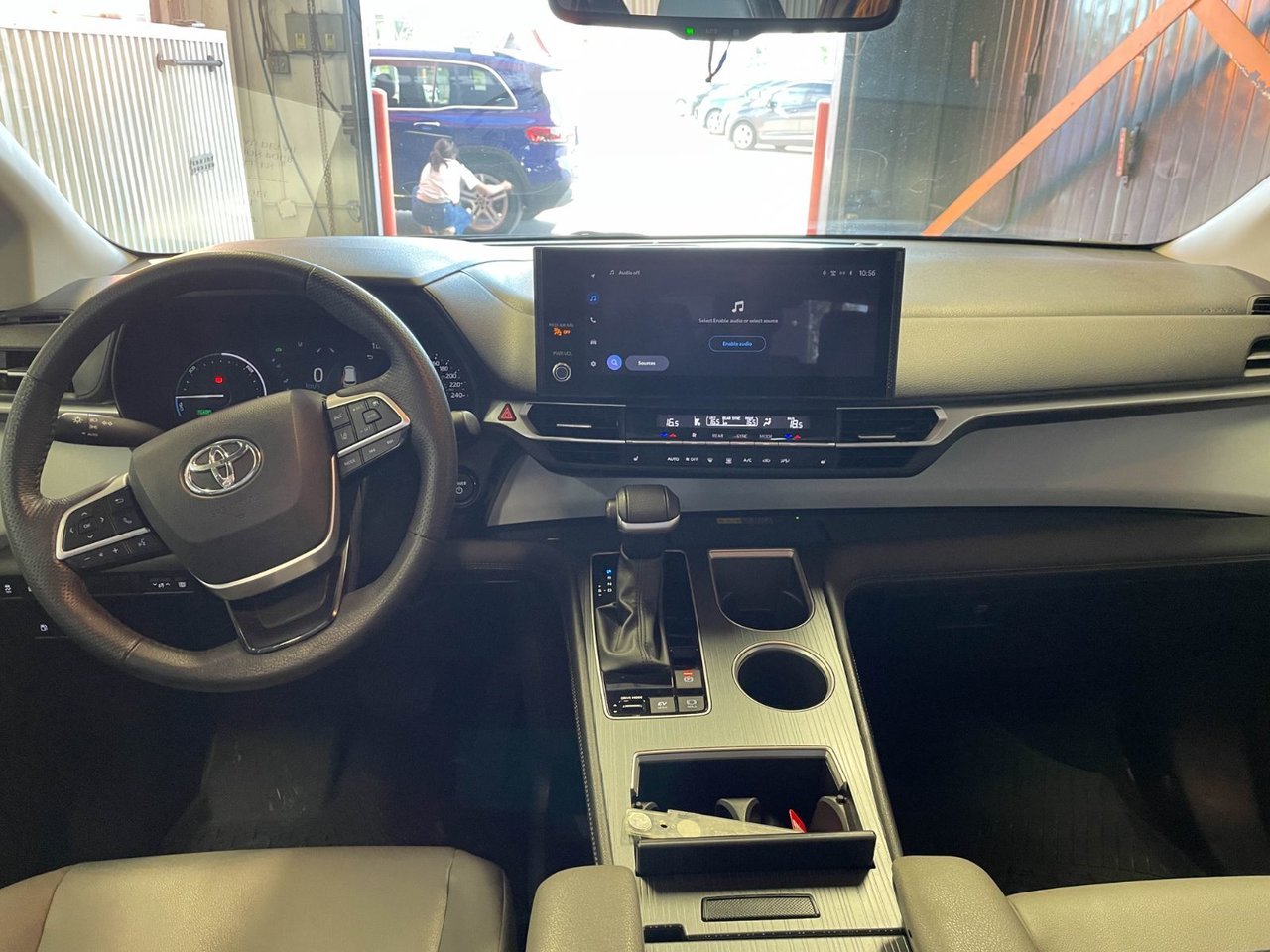 Toyota Sienna XLE HYBRID *TOIT* 8 PLACES CUIR SIÈGES CHAUFF 2025 Gris Saint-Jérôme - photo #11