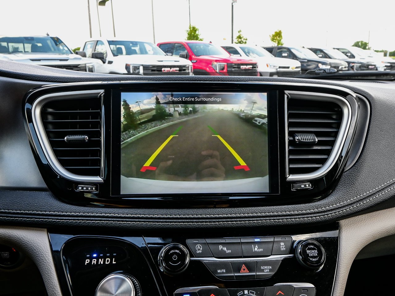 2023 Chrysler Pacifica Touring L AWD White Sherwood Park - photo #21