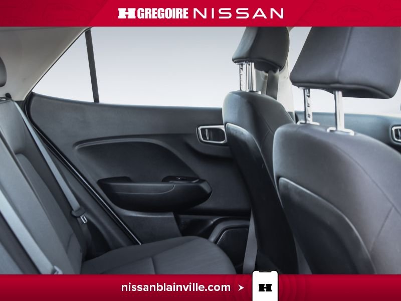 2021 Hyundai Venue White Laval - photo #24