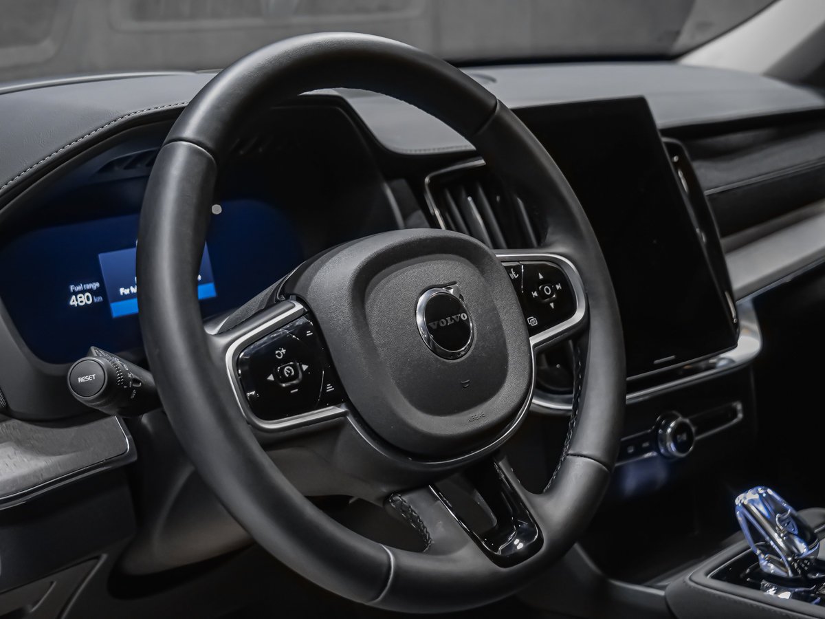 2026 Volvo XC90 B6 ULTRA DARK AVANCÉ CLIMAT 7 PLACES CAMÉRA 360° Blue Montreal - photo #6