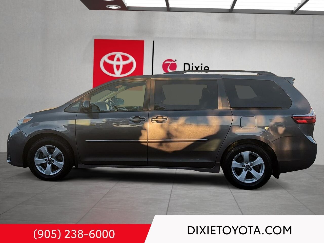 2019 Toyota Sienna LE FWD / HEATED SEATS / TOYOTA SAFETY SENSE / BACK UP CAMERA Grey Mississauga - photo #5