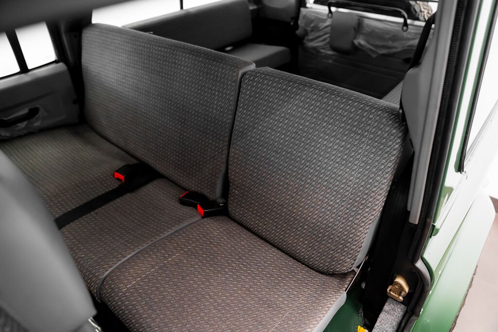 1997 Land Rover Defender Green Montreal - photo #14