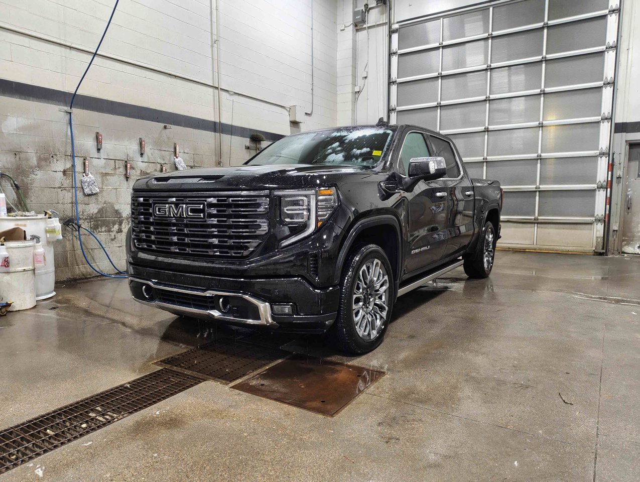2025 GMC Sierra 1500 4WD Crew Cab 147 Denali Ultimate Black Sherwood Park - photo #3