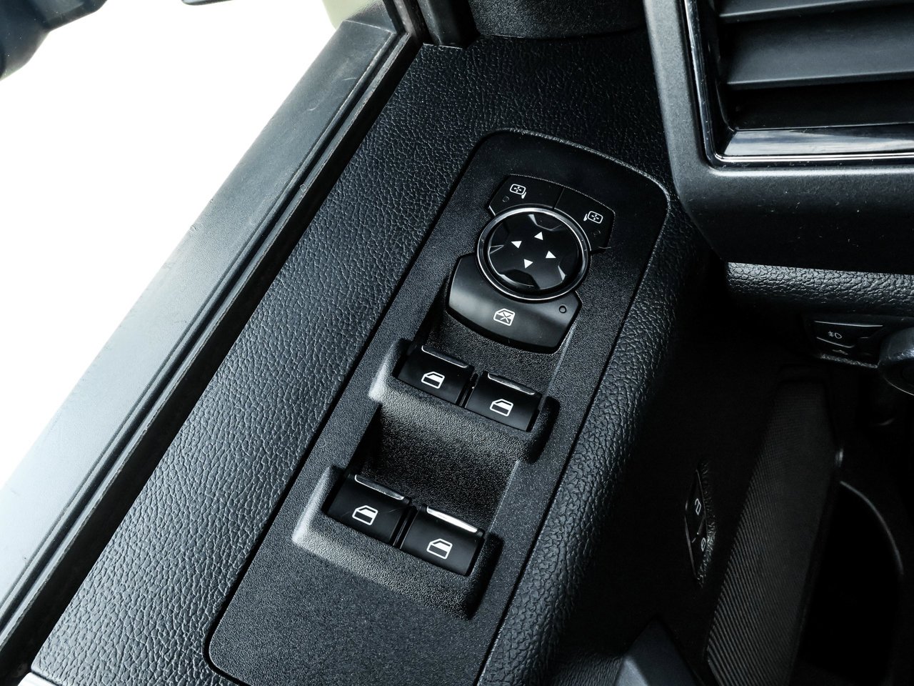 2020 Ford F-150 XLT 4WD SuperCrew 5.5' Box Blue Sherwood Park - photo #18