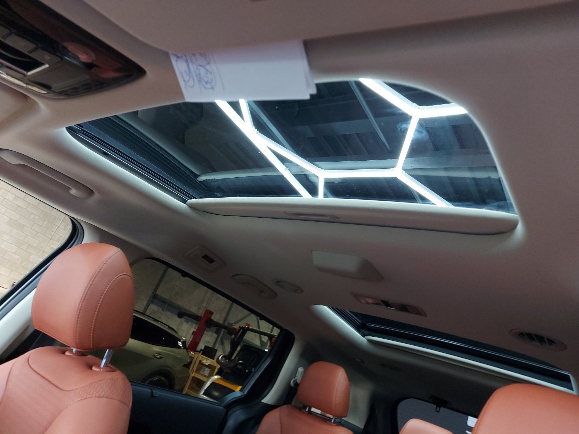 2026 KIA Carnival Snow White Pearl Blainville - photo #18