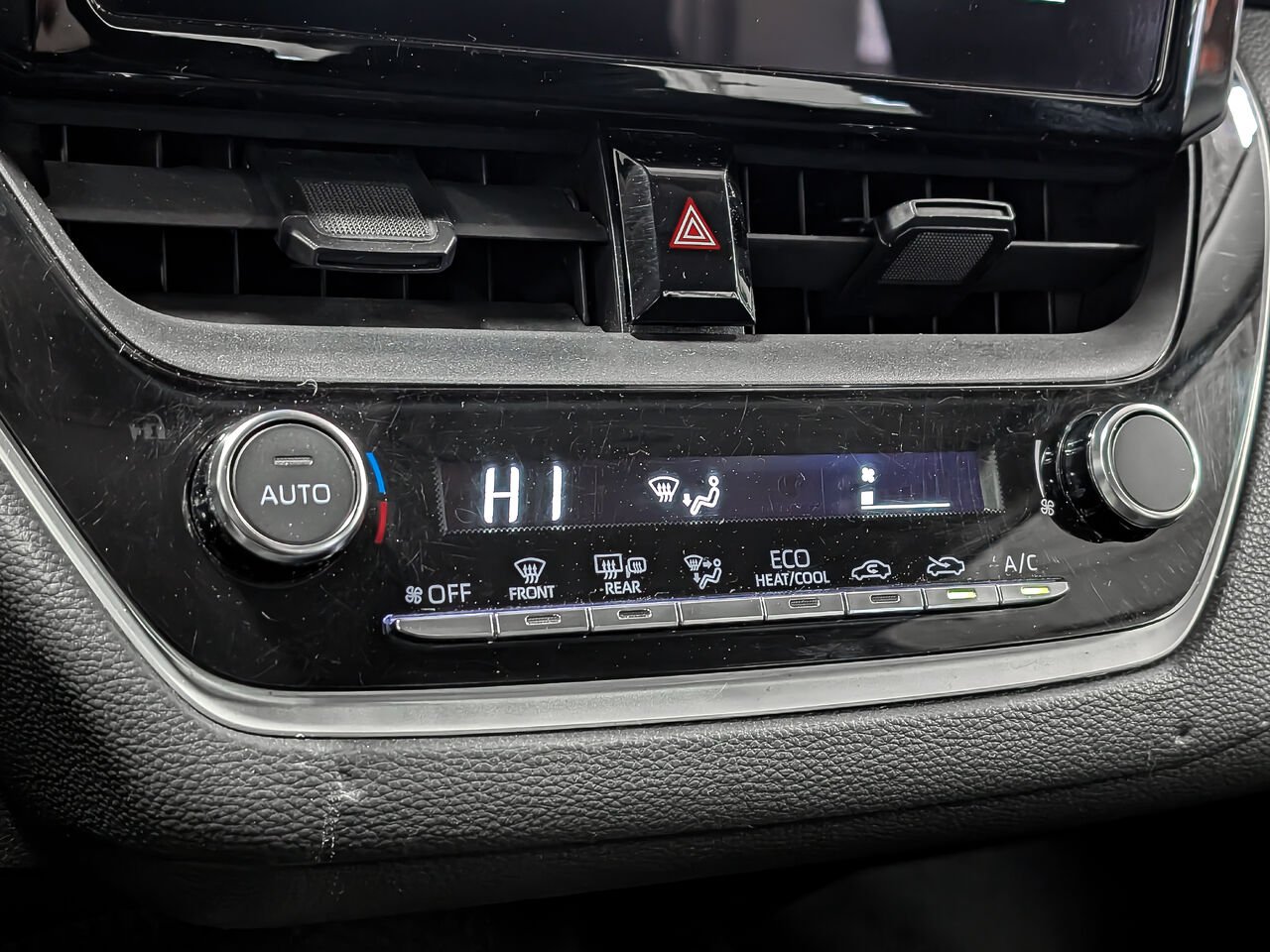 Toyota Corolla LE/SIÈGES CHAUFFANTS/CAMÉRA DE RECUL/BLUETOOTH/AC/ 2023 blanc Sherbrooke - photo #11