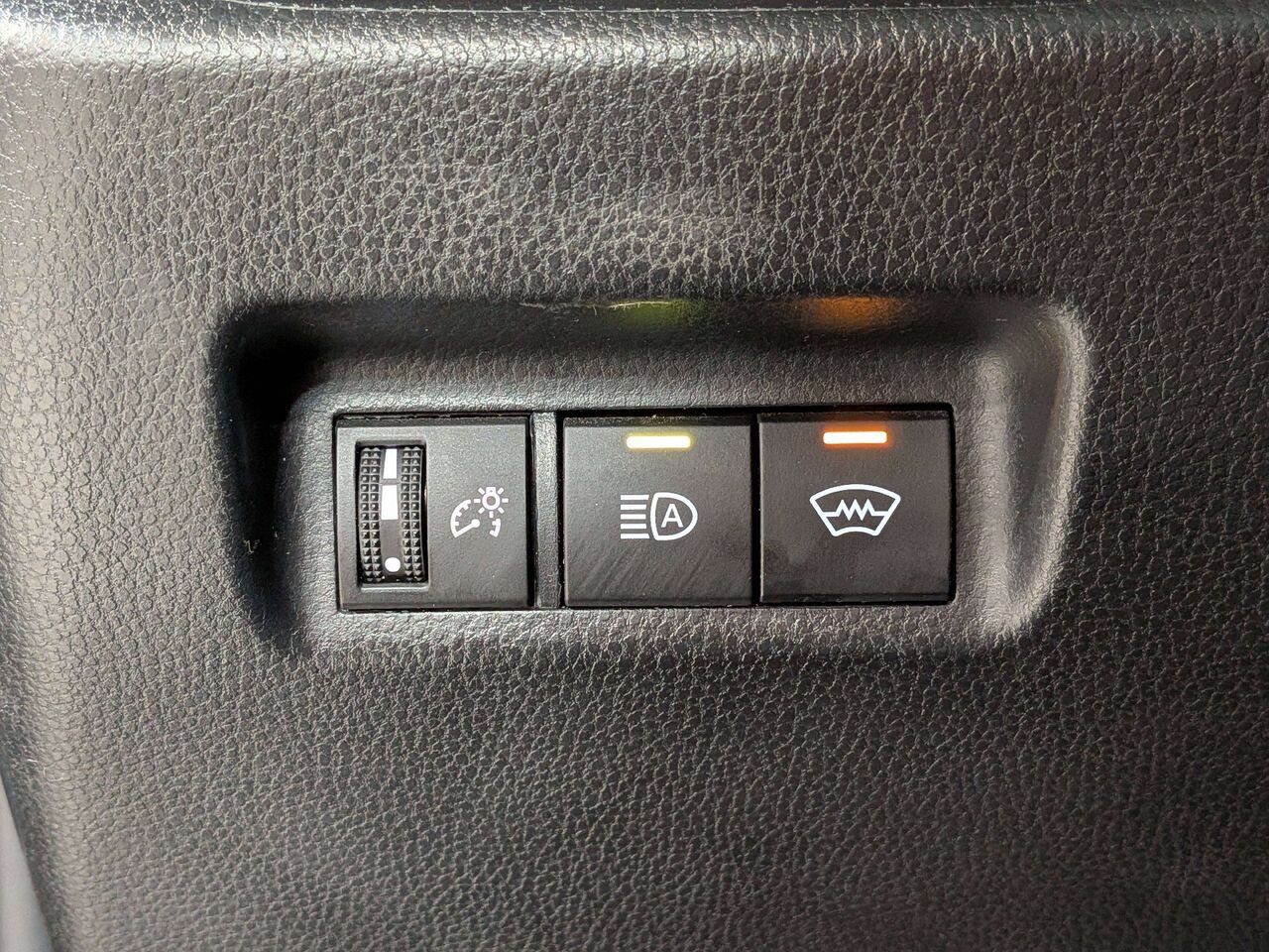 Toyota RAV4 LE AWD 2024 Noir Val-David - photo #28