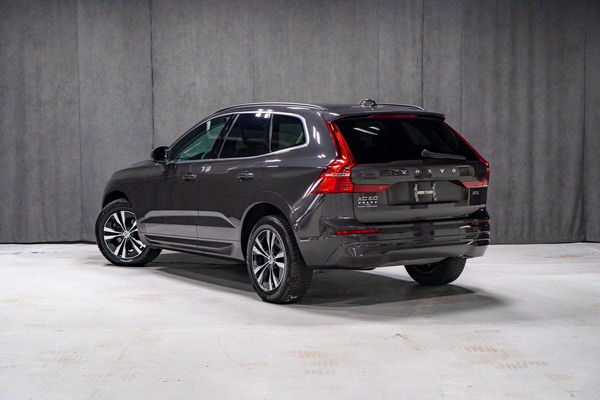 2022 Volvo XC60 B5 MOMENTUM HARMAN KARDON Grey Montreal - photo #3