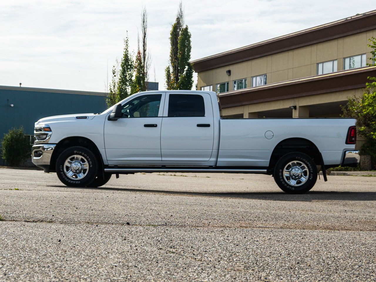 2025 Ram 2500 Tradesman 4x4 Crew Cab 8' Box White Sherwood Park - photo #10