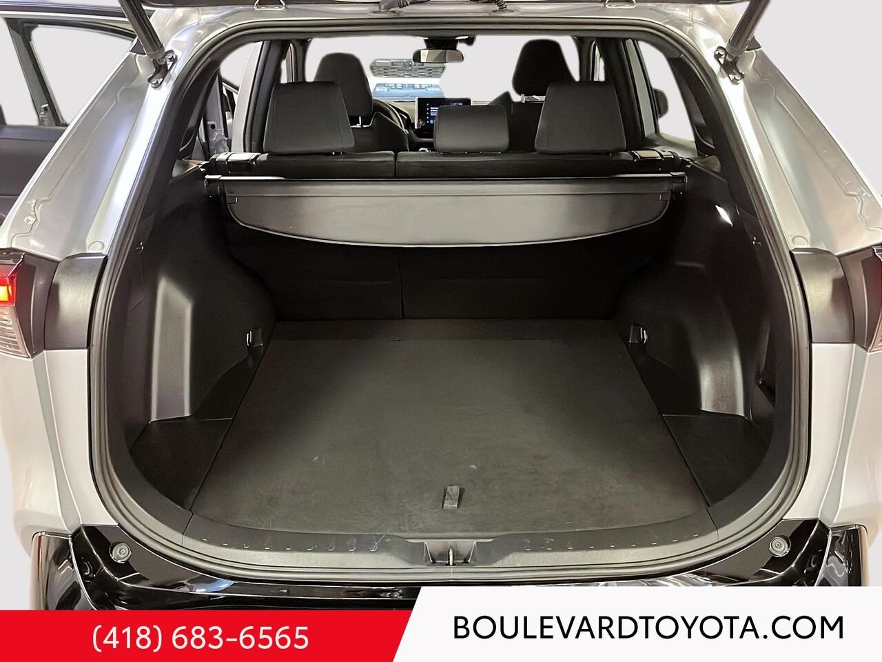 Toyota RAV4 Hybride 100665A-3 | SE, AWD 2023 Argent Québec - photo #21
