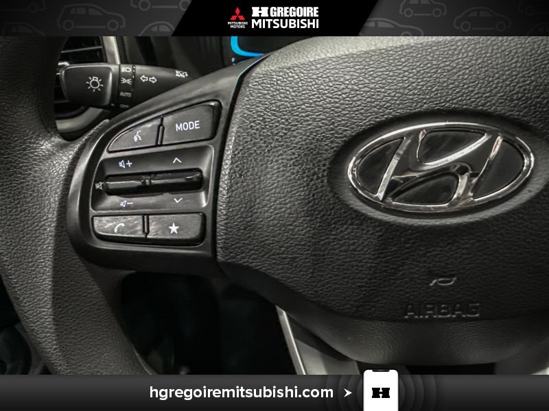 2025 Hyundai Venue White Laval - photo #19