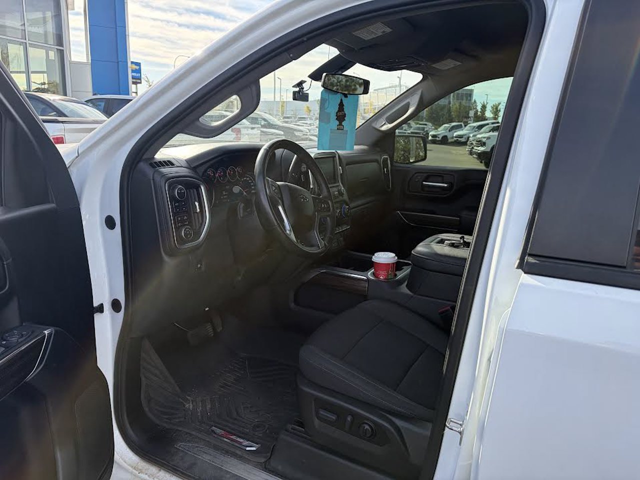 2022 Chevrolet Silverado 1500 LTD 4WD Crew Cab 147 LT Trail Boss White Sherwood Park - photo #6