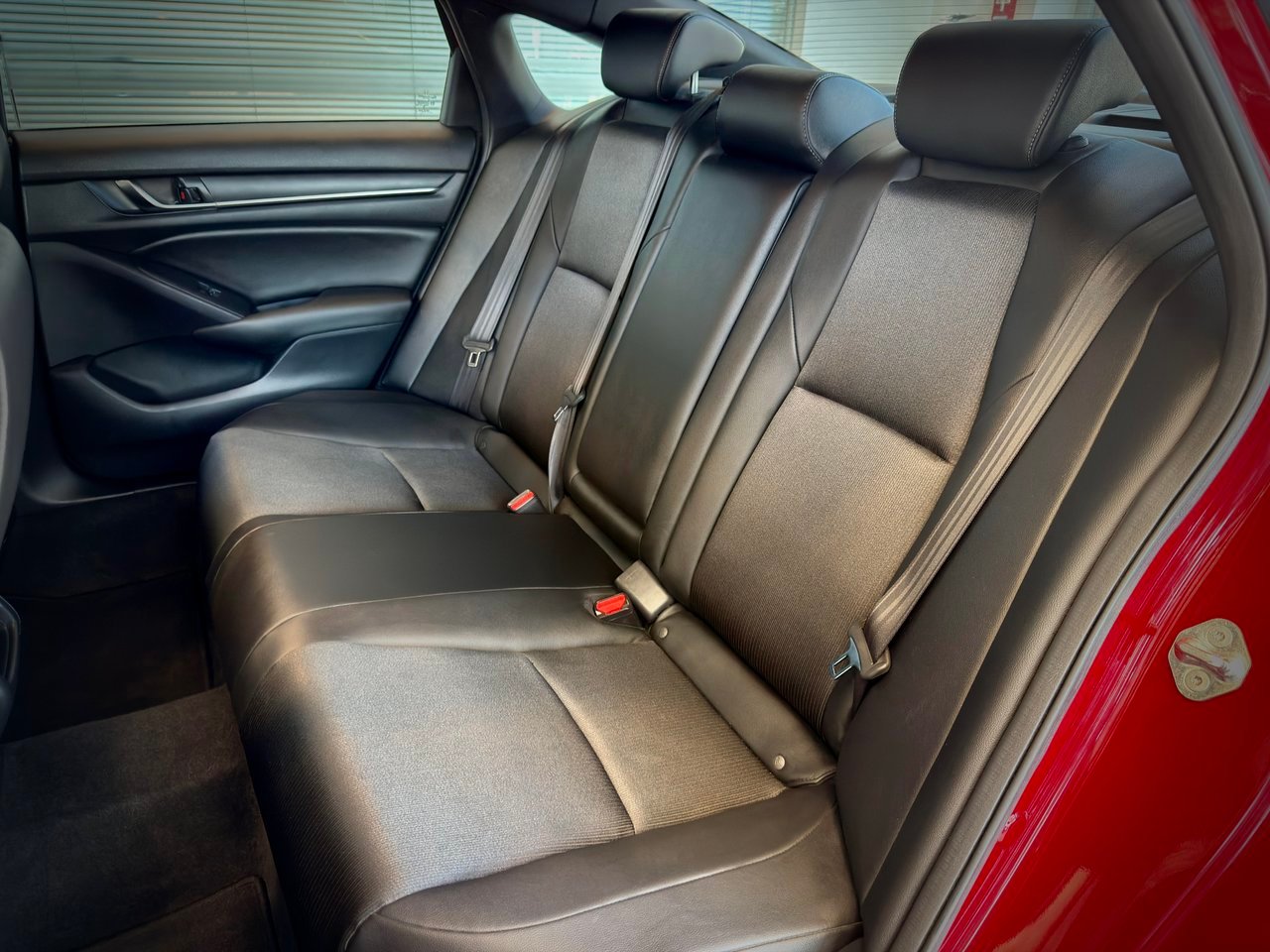 2019 Honda Accord Sedan Red Notre-Dame-des-Prairies - photo #11