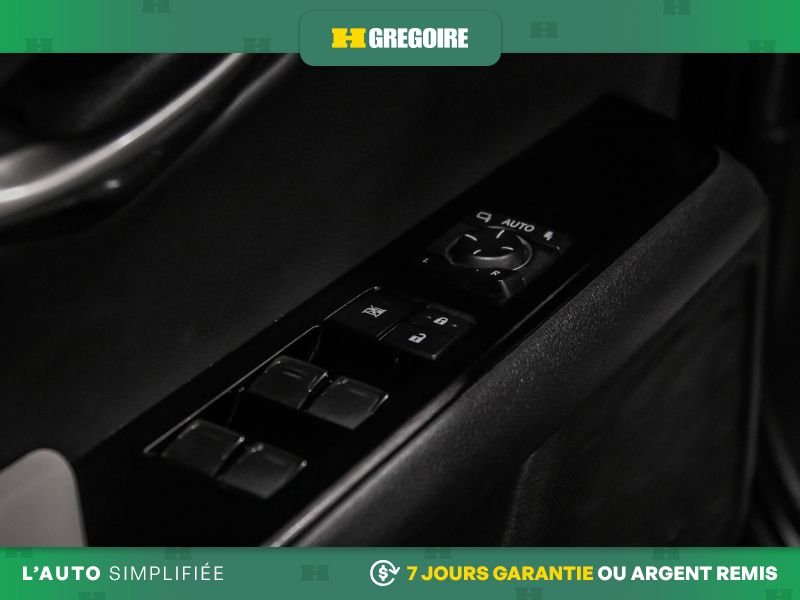 Lexus UX 2023 Noir Blainville - photo #15