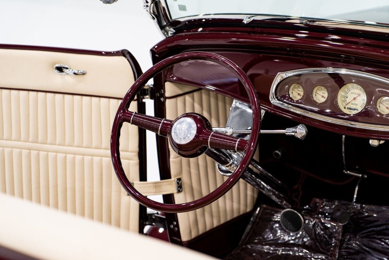 Ford Highboy Lobeck creation spectacular presentation **PRICE IN USD** 1932 Rouge Montréal - photo #9