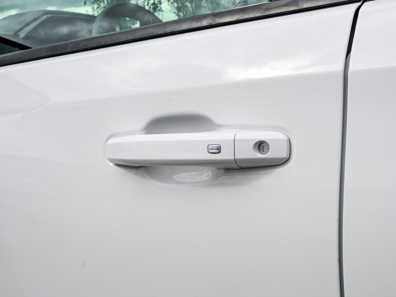 2024 Chevrolet Silverado 1500 4WD Crew Cab 147 RST White Sherwood Park - photo #7