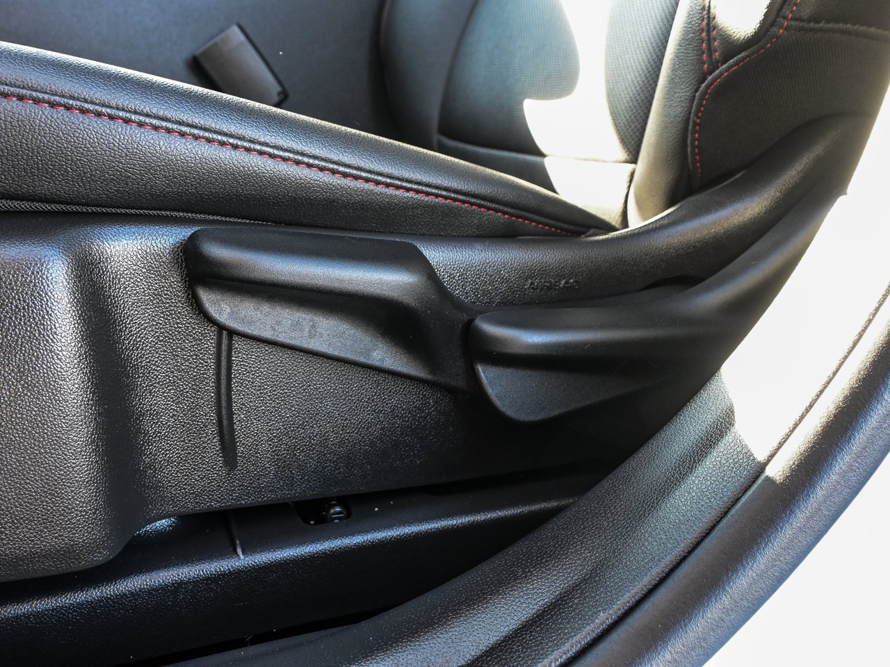 2025 Chevrolet Trax FWD 4dr 2RS White Sherwood Park - photo #18