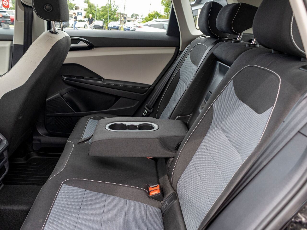 Volkswagen Taos Trendline 4MOTION 2025 Noir Châteauguay - photo #32