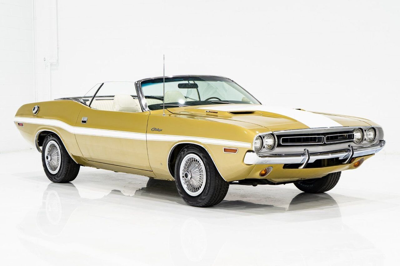 1971 Dodge Challenger *PRIX EN USD* Convertible Fully restored to desirable specifications Gold Montreal - photo #58