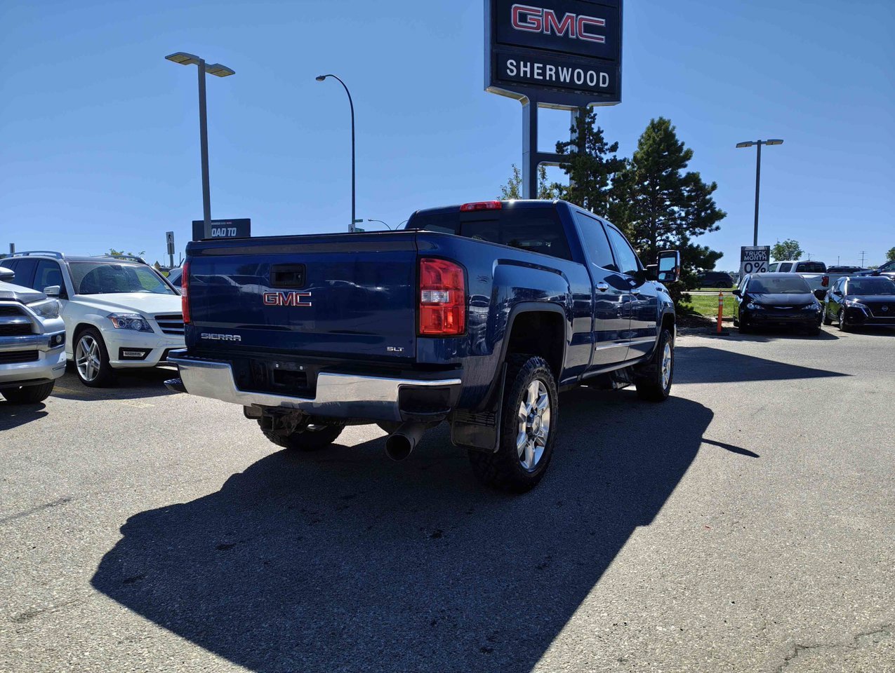 2018 GMC Sierra 2500HD 4WD Crew Cab 153.7 SLT Blue Sherwood Park - photo #5