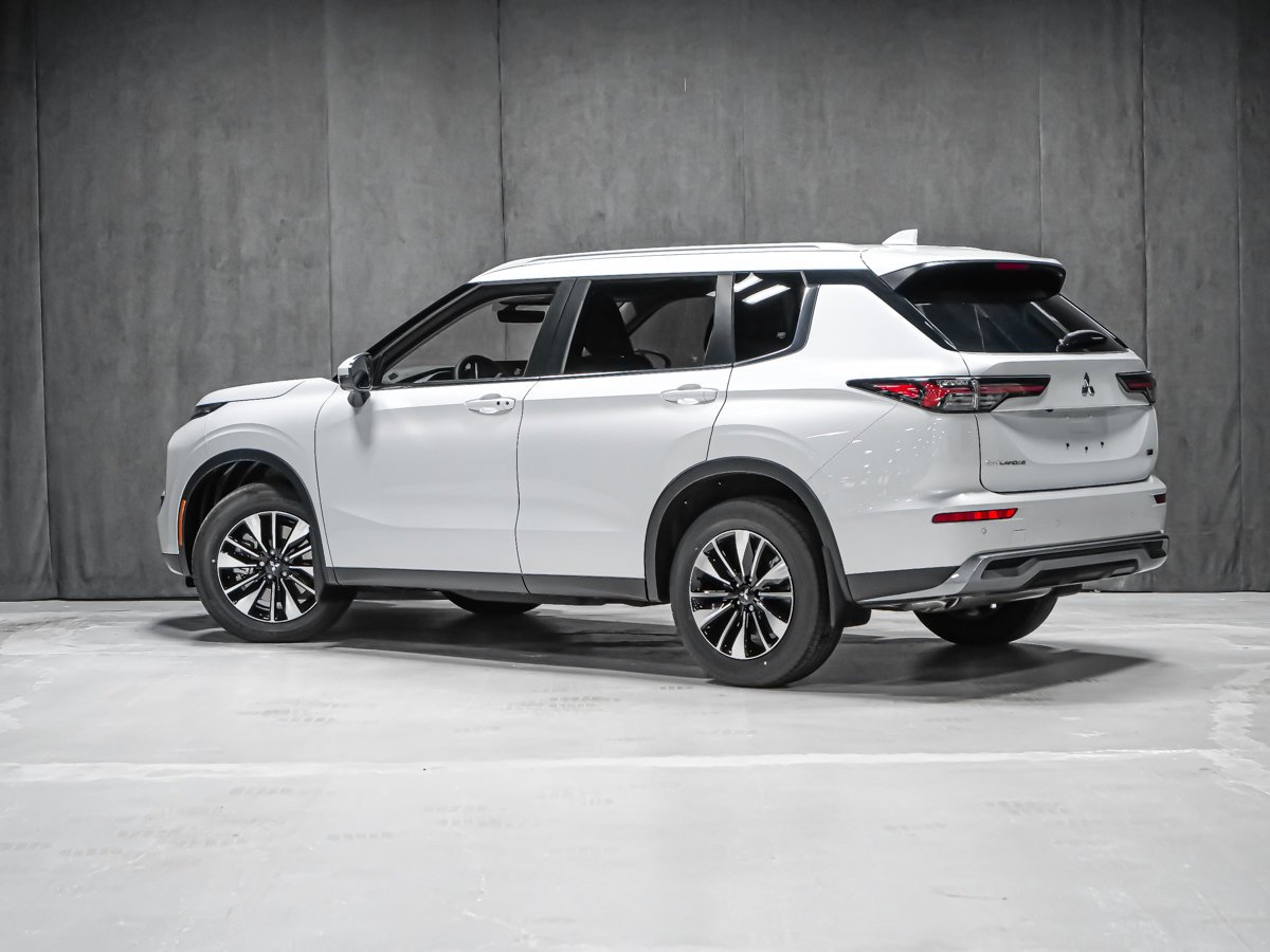 Mitsubishi Outlander LE 2026 Blanc diamant Montréal - photo #3