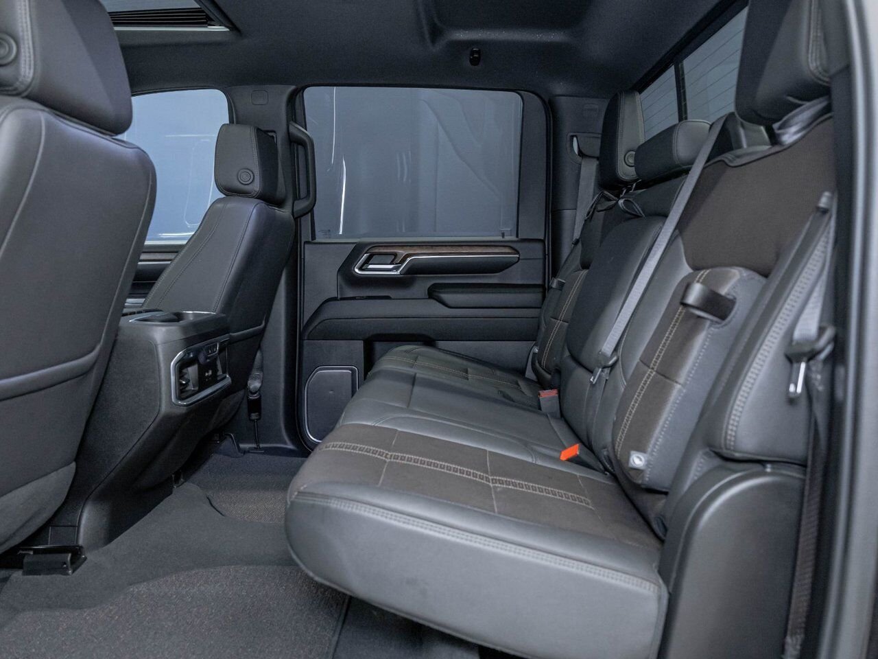 Chevrolet Silverado 2500HD HIGH COUNTRY Z71 CREW 4X4 *DIESEL* TOIT *HUD* BOSE 2024 Noir Saint-Jérôme - photo #33