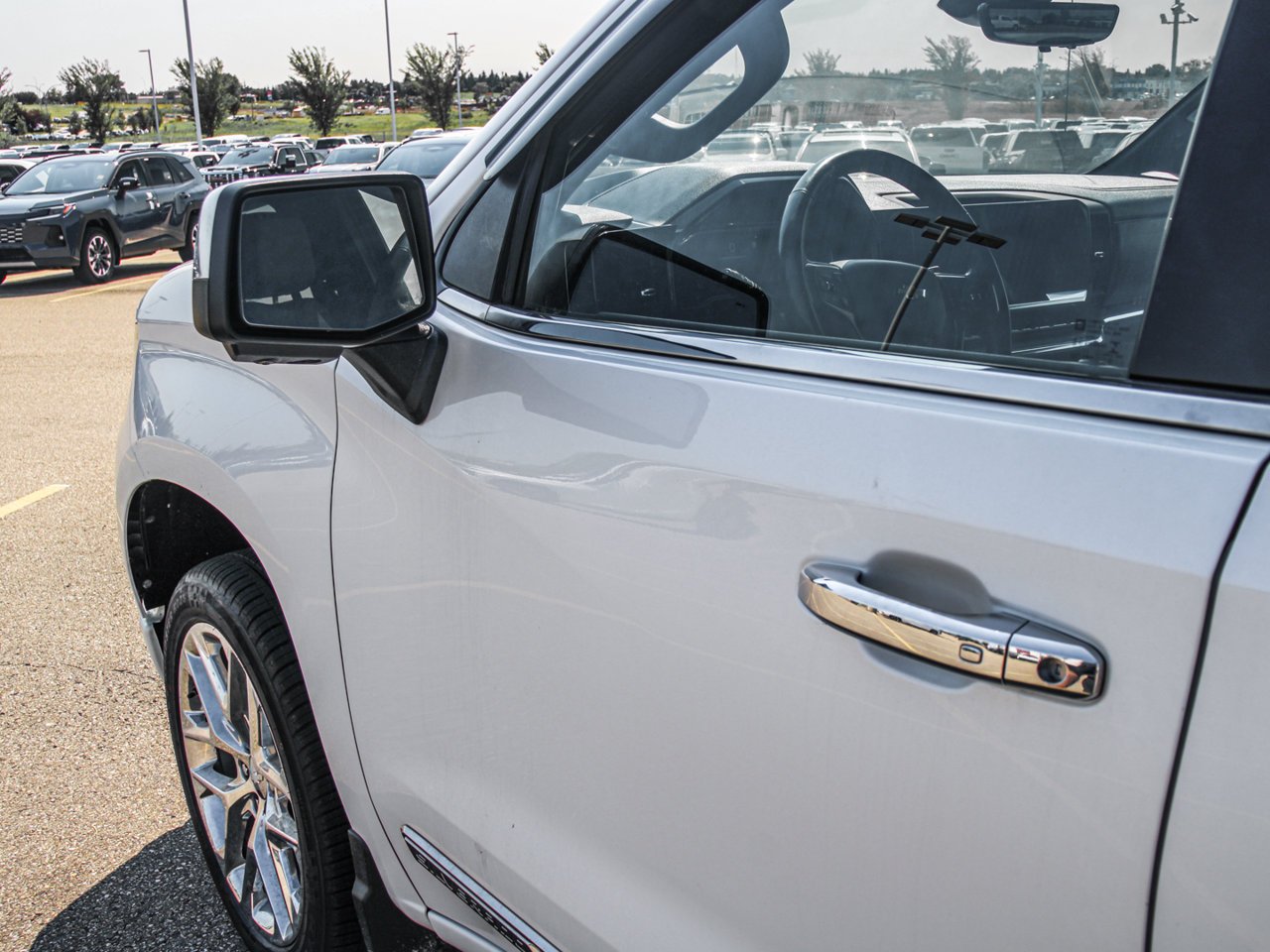 2023 Chevrolet Silverado 1500 4WD Crew Cab 147 High Country White Sherwood Park - photo #12