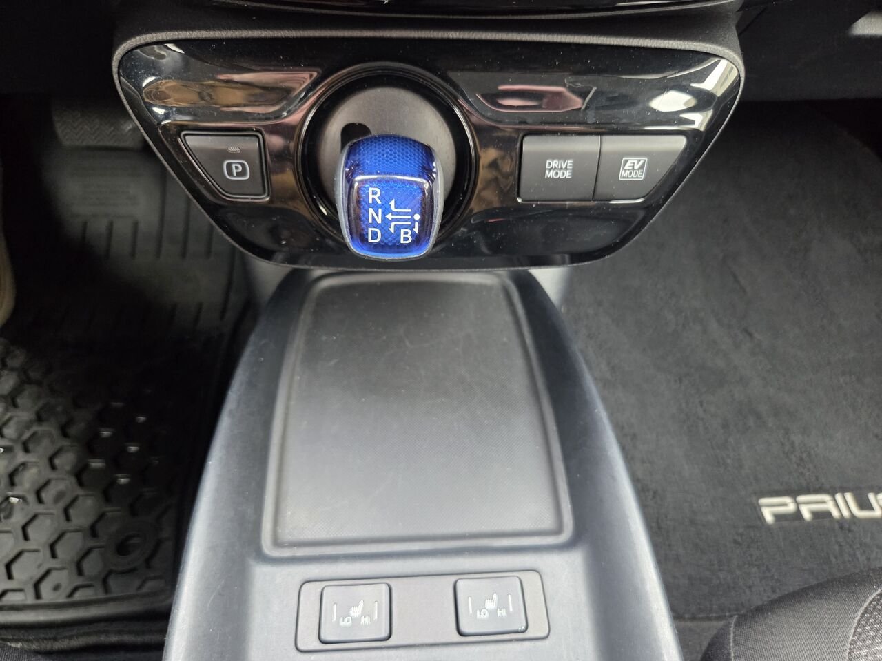 2020 Toyota PRIUS White Mont-Laurier - photo #14