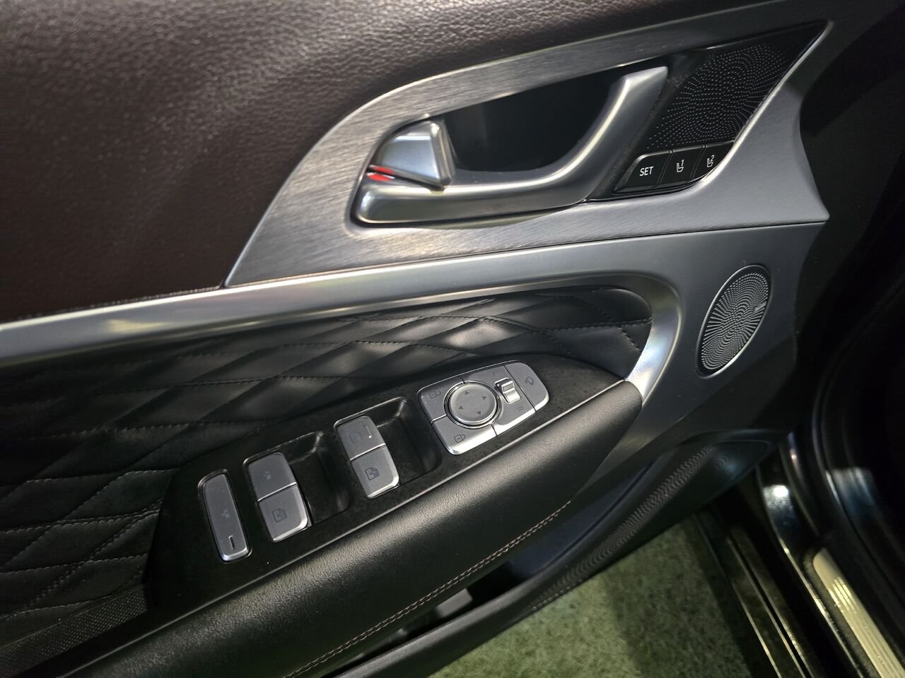 2019 Genesis G70 Black  - photo #11